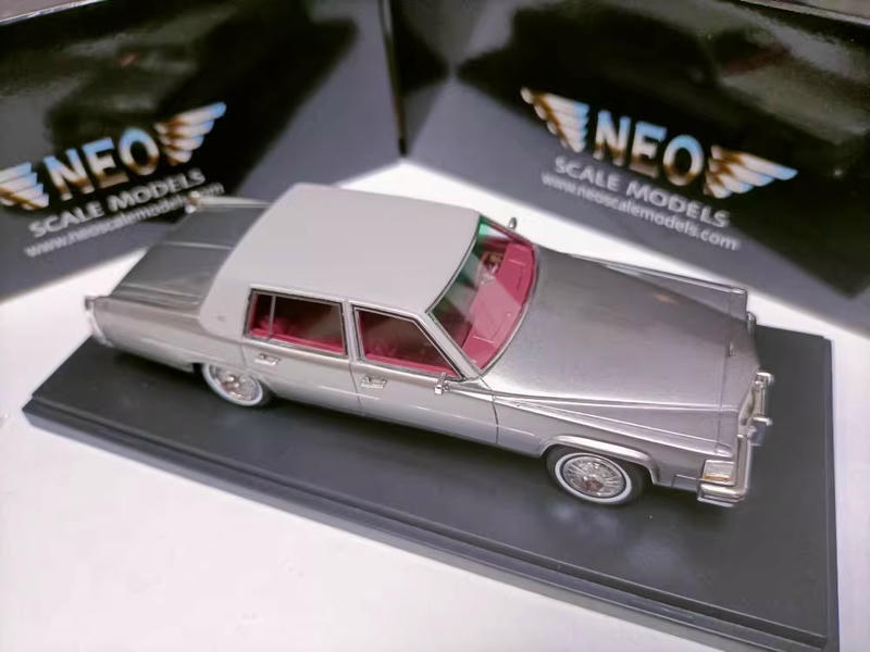 NEO 1:43 Cadillac Fleetwood 1982 Resin Model