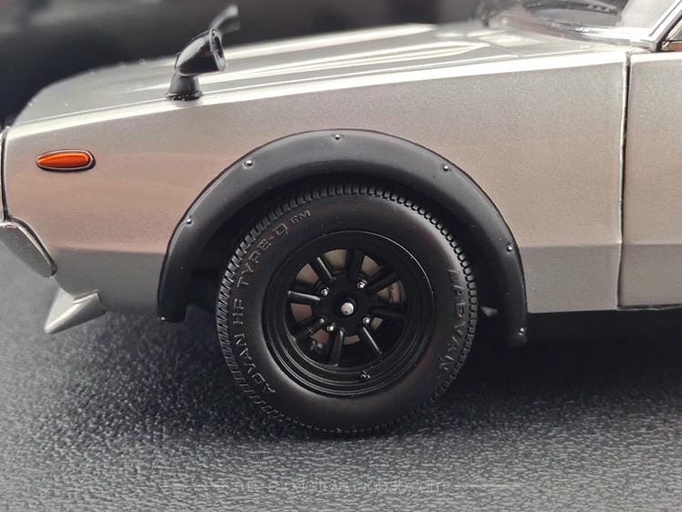 Kyosho 1:18 Die-Cast Model Car (Silver, Model No. 08255S)