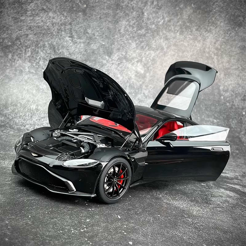 AUTOart 1:18 Aston Martin Vantage 2019 Alloy Diecast Model