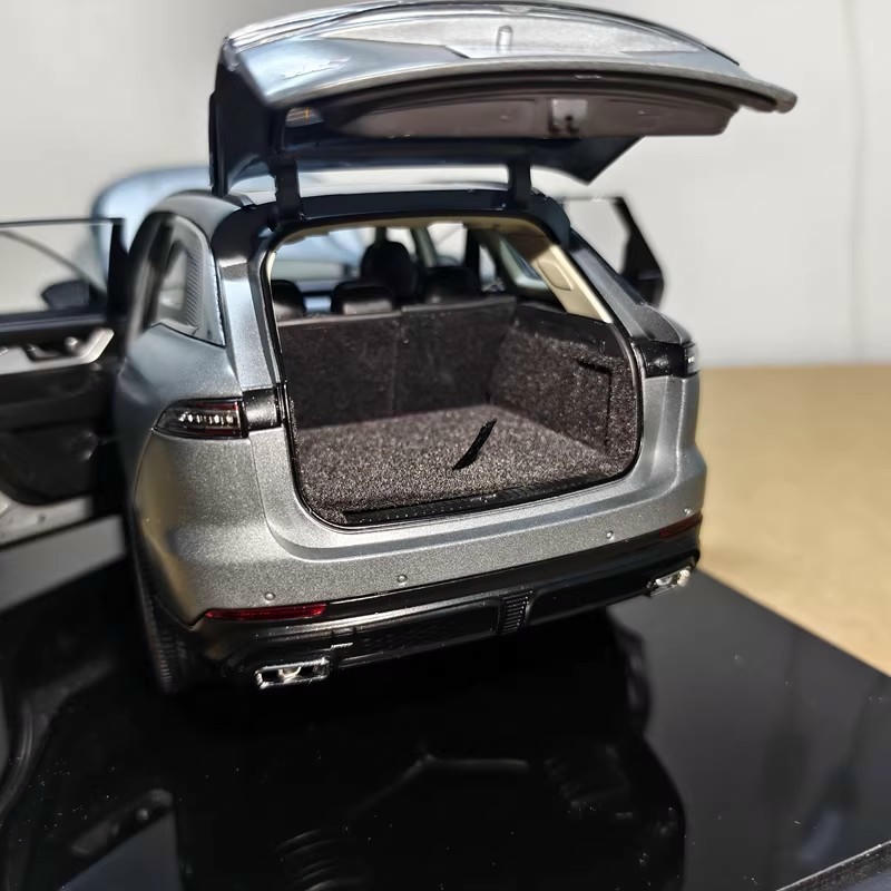 1:18 Chery Tiggo 8L SUV Diecast Model