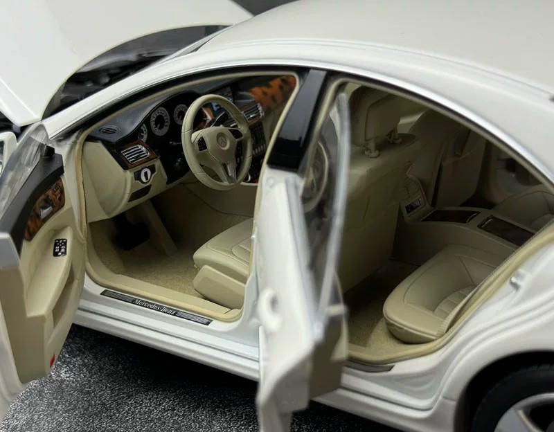 Norev 1:18 Mercedes-Benz CLS-Class Coupe (C218) 2011 Diecast Model