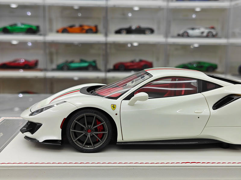 Dino Model 1:18 Ferrari 488 Pista Resin (Fully Open) Model