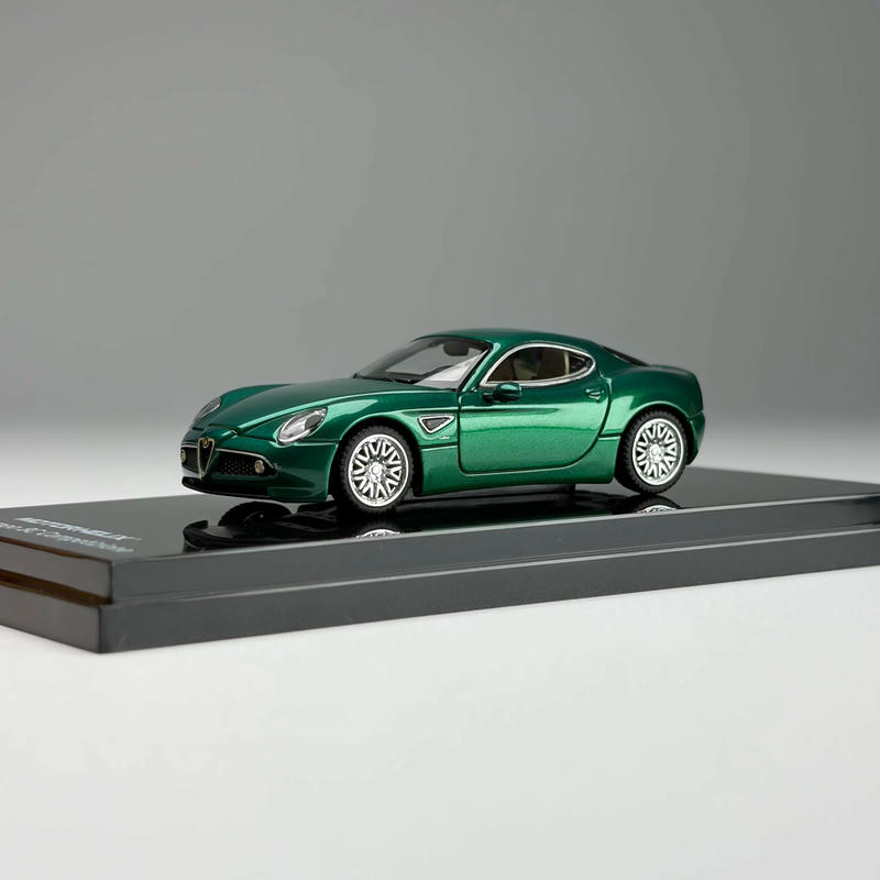 MotorHelix 1:64 Alfa Romeo 8C Competizione (2008) Diecast Model