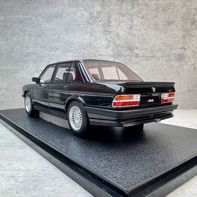 Qriginal 1:18 BMW M5 Resin Collectible Model Car – YX car model