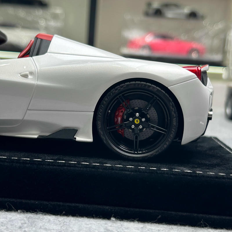HH Model 1:18 Ferrari 458 Speciale Resin Model Car