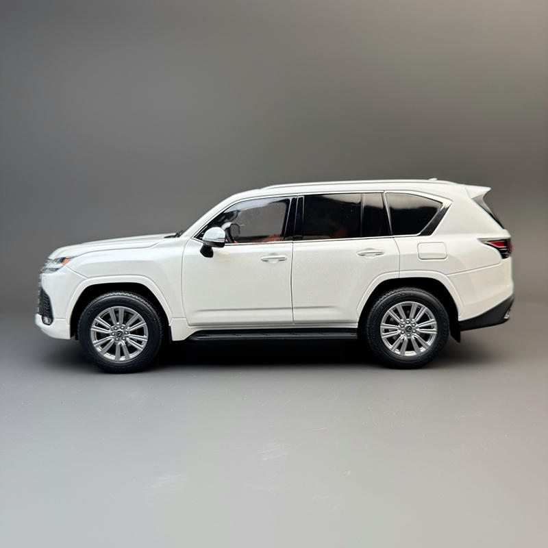 LCD Model 1:18 Lexus LX600 Diecast Car – YX car model