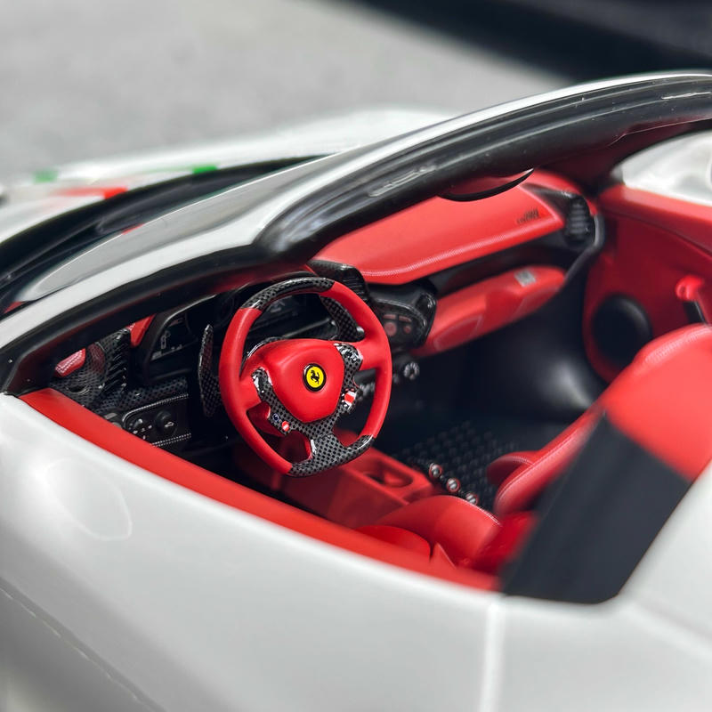 HH Model 1:18 Ferrari 458 Speciale Resin Model Car