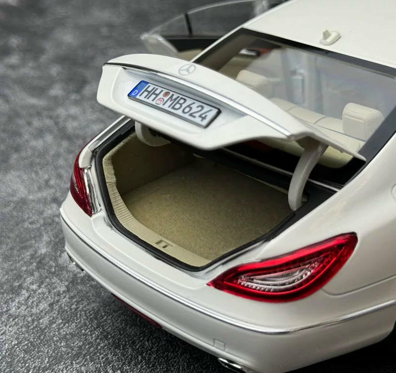 Norev 1:18 Mercedes-Benz CLS-Class Coupe (C218) 2011 Diecast Model