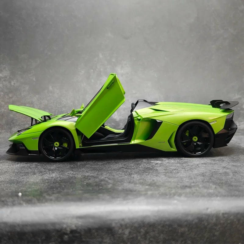 AUTOart 1:18 Lamborghini Aventador J LP700-4 Diecast Model