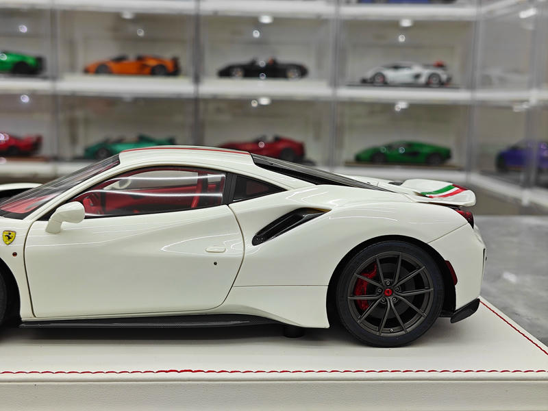 Dino Model 1:18 Ferrari 488 Pista Resin (Fully Open) Model