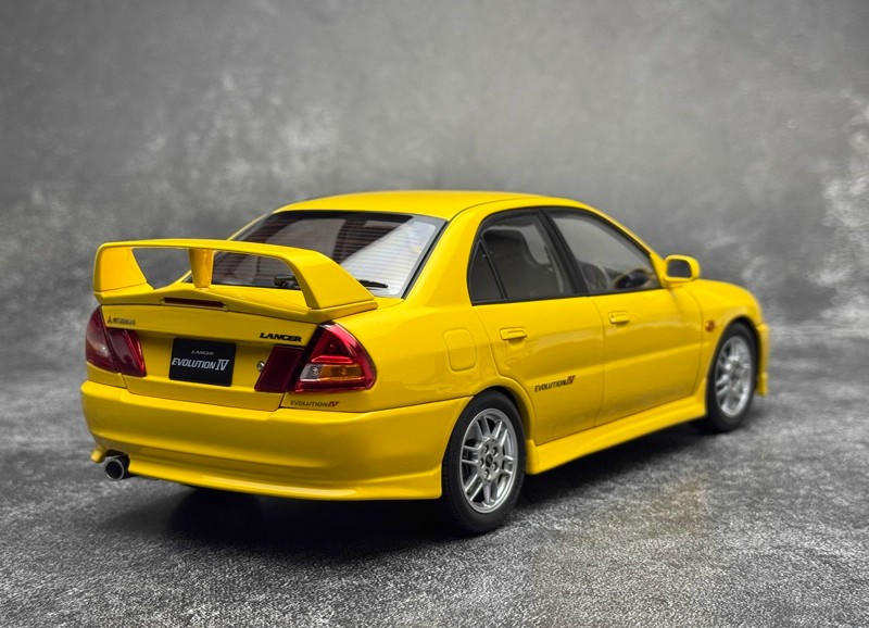 MotorHelix 1:18 Mitsubishi Lancer EVO 4th Generation Diecast Car