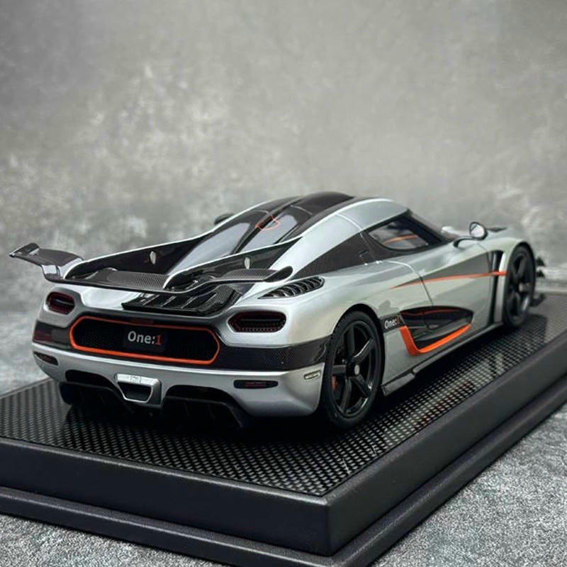 VMB 1:18 Koenigsegg ONE:1 Resin Model – White / Silver