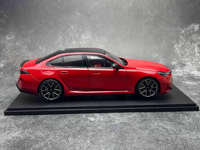 SOLIDO 1:18 BMW M5 M Isle of Man 2025 Alloy Diecast Model