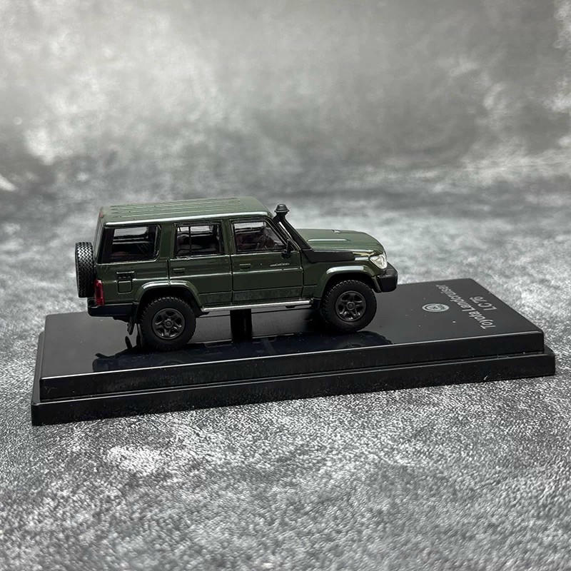 PARA 1:64 Toyota Land Cruiser 76 2014 Diecast Model Car