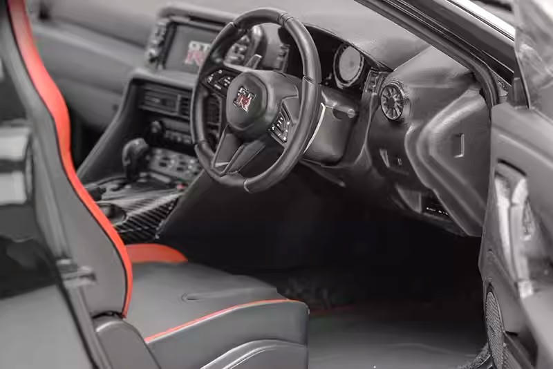 MotorHelix 1:18 Nissan GT-R (R35) Track Edition