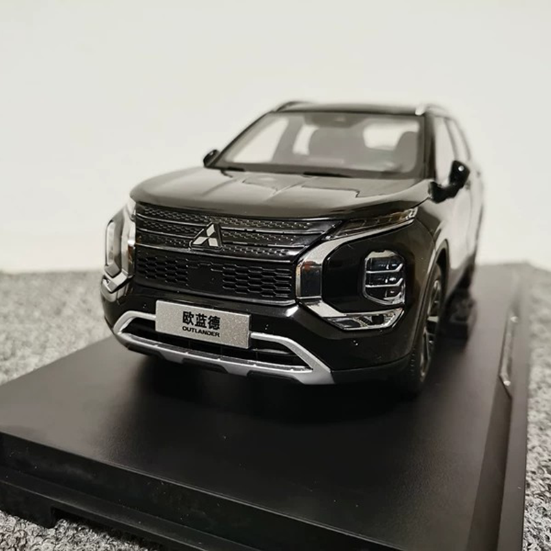Official 1:18 Mitsubishi Outlander 2023 Diecast Model Car