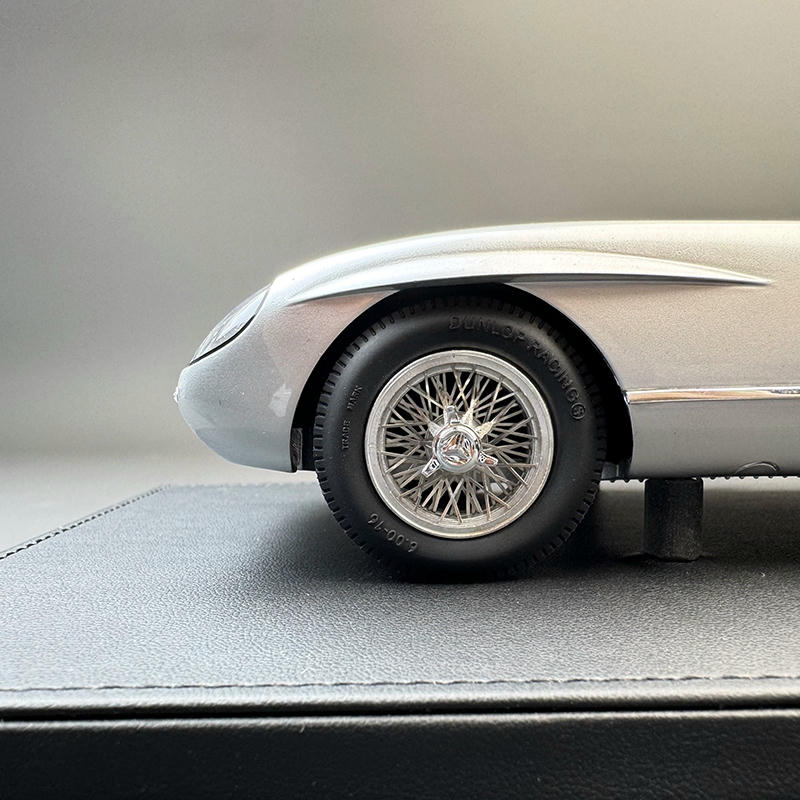 V8 Model 1:18 Mercedes‑Benz 300 SLR Resin Model