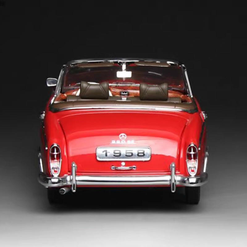 SunStar 1:18 1960 Mercedes-Benz 220SE Diecast Car