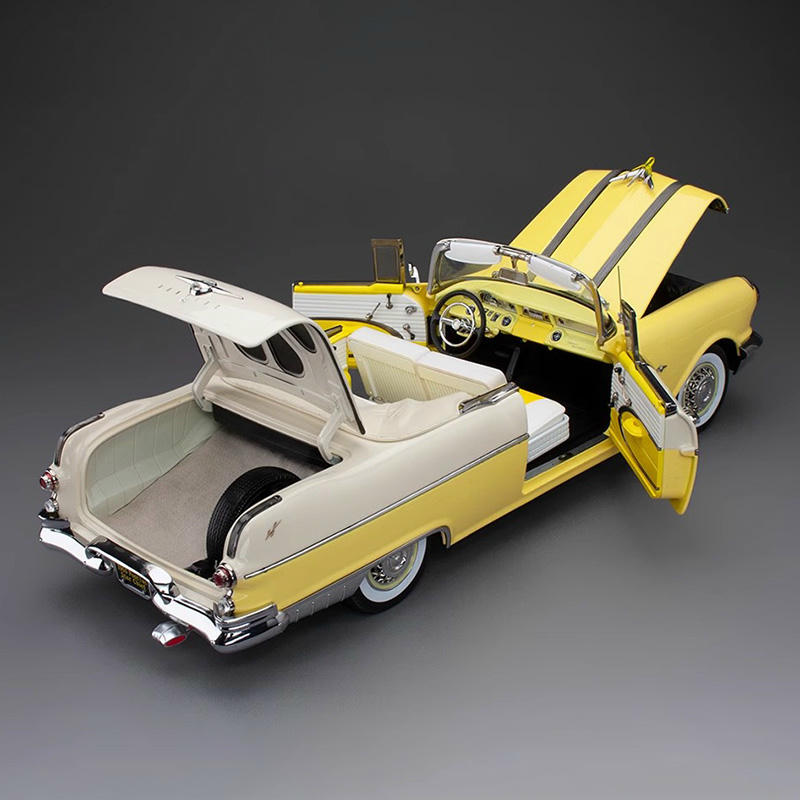 SunStar 1:18 1955 Pontiac Star Chief Diecast Model