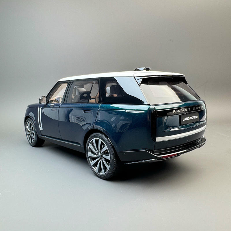 LCD 1:18 Land Rover Range Rover SV 2022 Long Wheelbase Diecast Car