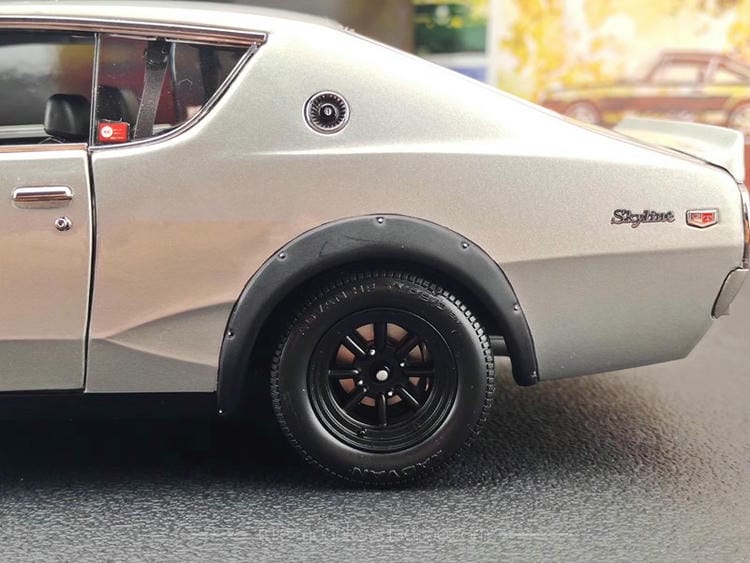 Kyosho 1:18 Die-Cast Model Car (Silver, Model No. 08255S)