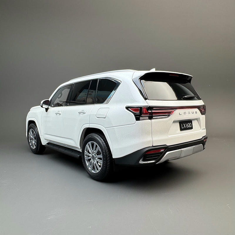 LCD Model 1:18 Lexus LX600 Diecast Car – YX car model