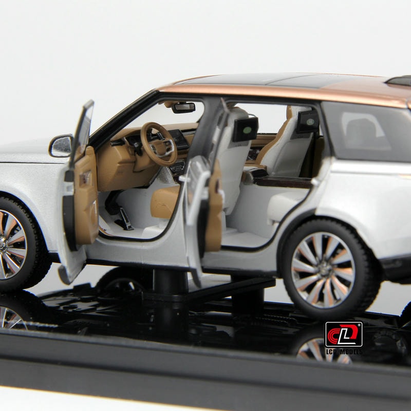 Pre-Order LCD 1:43 Range Rover Silver Alloy Full-Open Model – Acrylic Display & Transparent Sunroof