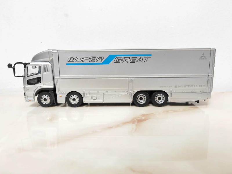 Mitsubishi Fuso Supergreat 1:43 Truck Model