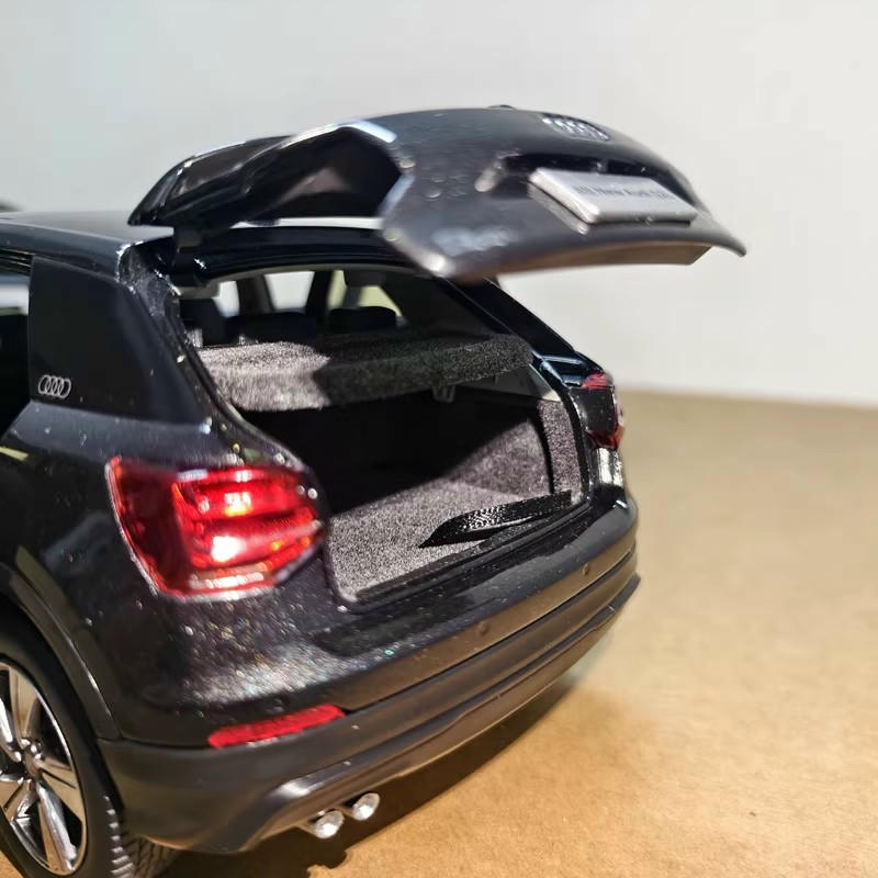1:18 Audi Q2L Diecast Model Car