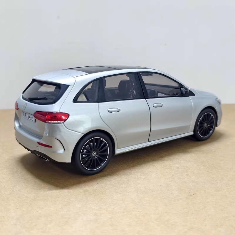 1:18 Mercedes-Benz B-Class MPV Diecast Model
