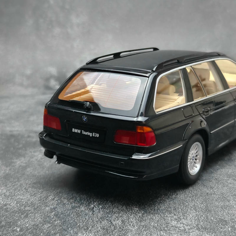 Triple9 1:18 BMW 5 Series Touring (E39) 1998 Diecast Model