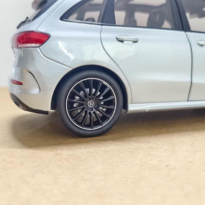 1:18 Mercedes-Benz B-Class MPV Diecast Model
