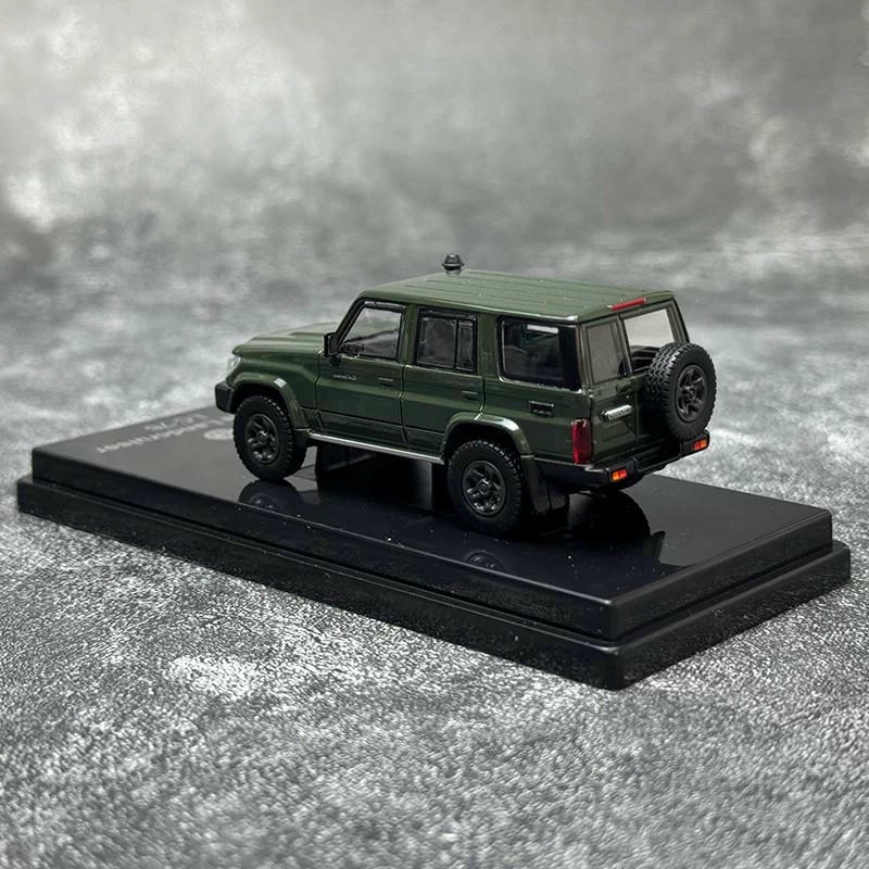 PARA 1:64 Toyota Land Cruiser 76 2014 Diecast Model Car