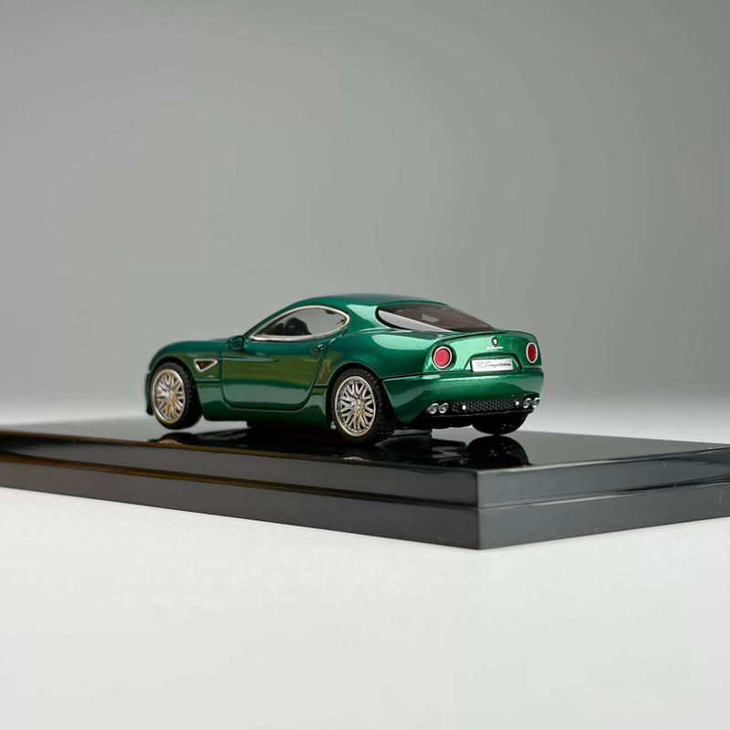 MotorHelix 1:64 Alfa Romeo 8C Competizione (2008) Diecast Model