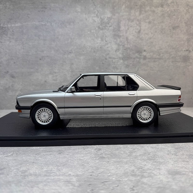 Qriginal 1:18 BMW M5 Resin Collectible Model Car – YX car model
