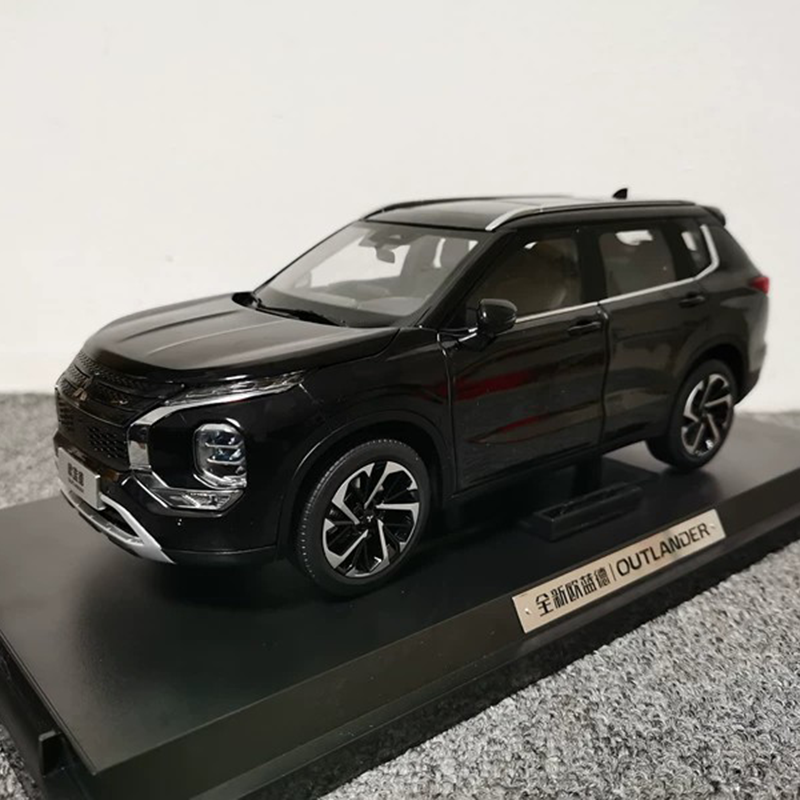 Official 1:18 Mitsubishi Outlander 2023 Diecast Model Car