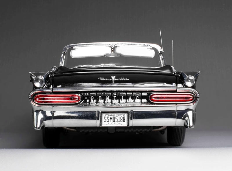 SunStar 1:18 1959 Pontiac Bonneville Platinum Edition Diecast Model