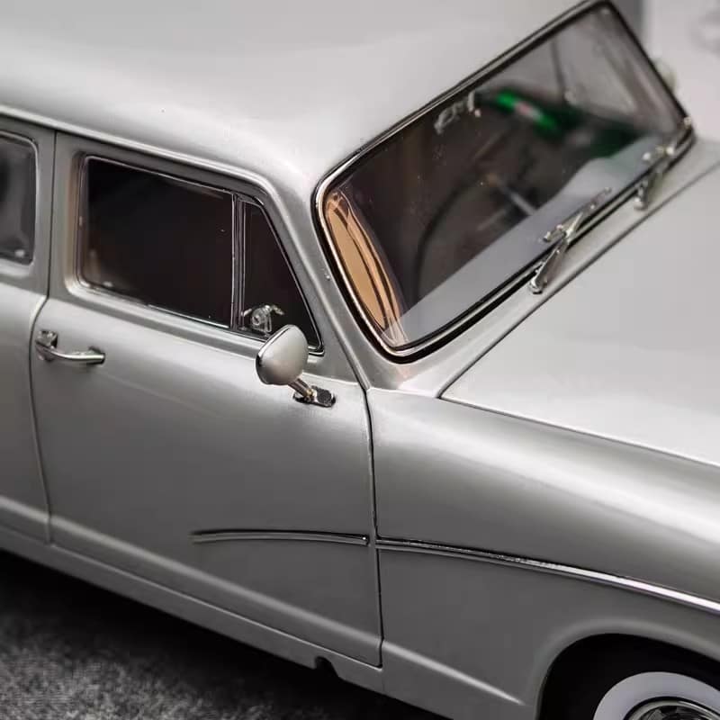 Original Factory 1:18 Shanghai SH760 Classic Vintage Sedan Diecast Model