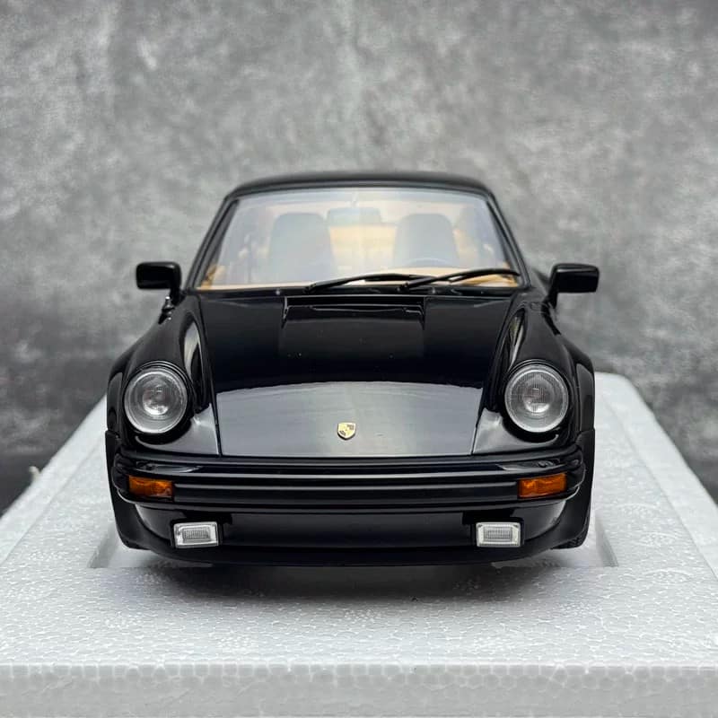 AUTOart 1:18 Porsche 911 (930) Turbo 3.0 Diecast Model Car