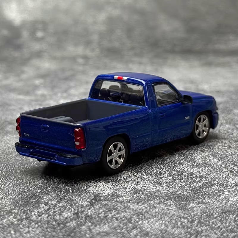 PARA 64 1:64 Chevrolet Silverado 2006 Model