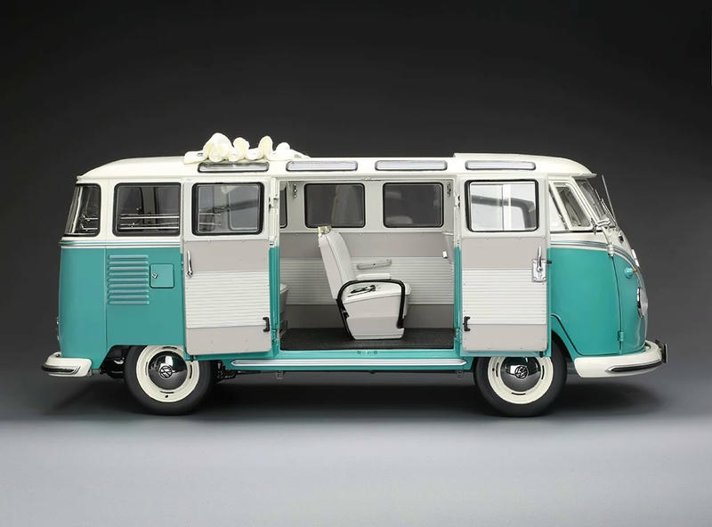 SunStar Volkswagen T1 Samba 1962 1:12 Diecast Model Bus