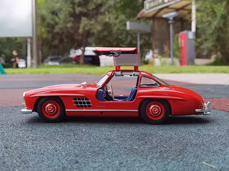 Minichamps 1:18 Mercedes-Benz 300SL W198 1954 “Gullwing” Diecast
