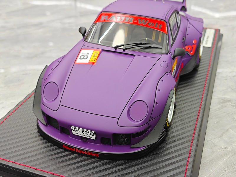Ignition Porsche RWB 993 with Figure 1:18 Resin Model Car – IG4042