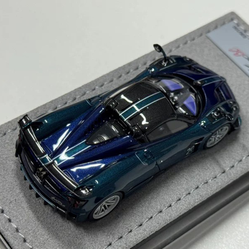 DMH 1:64 Pagani Huayra Roadster Resin Model