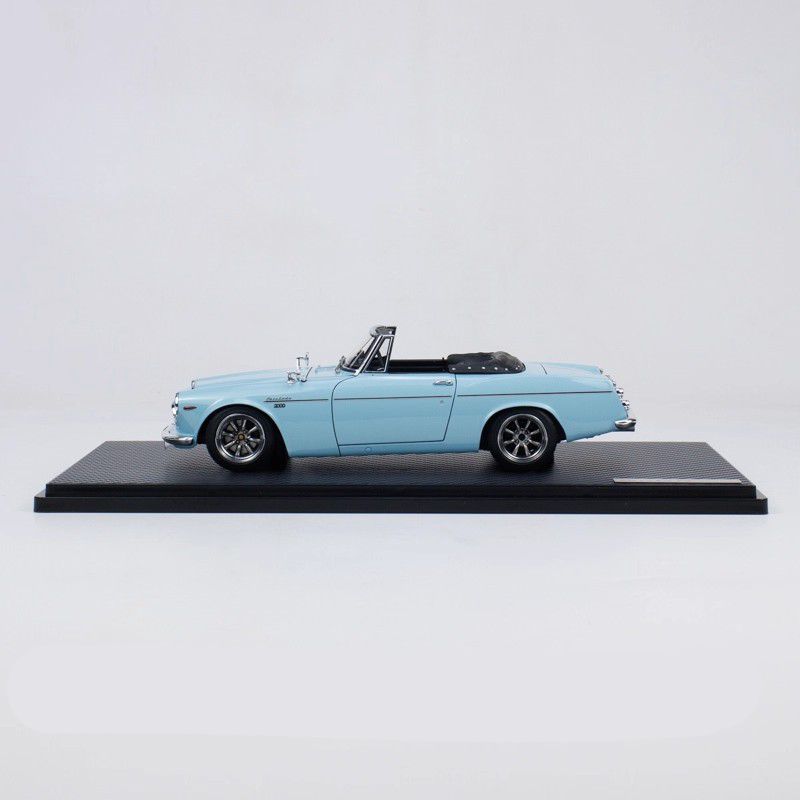 Ignition Model Fairlady 2000 SR311 1:18 Limited Resin Model Car