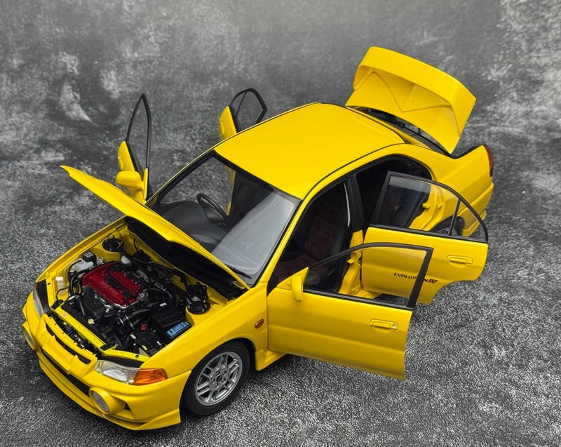 MotorHelix 1:18 Mitsubishi Lancer EVO 4th Generation Diecast Car