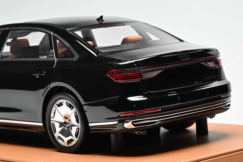 Vehicle Art 1:18 Mercedes-Benz Audi A8L Horch Resin Model