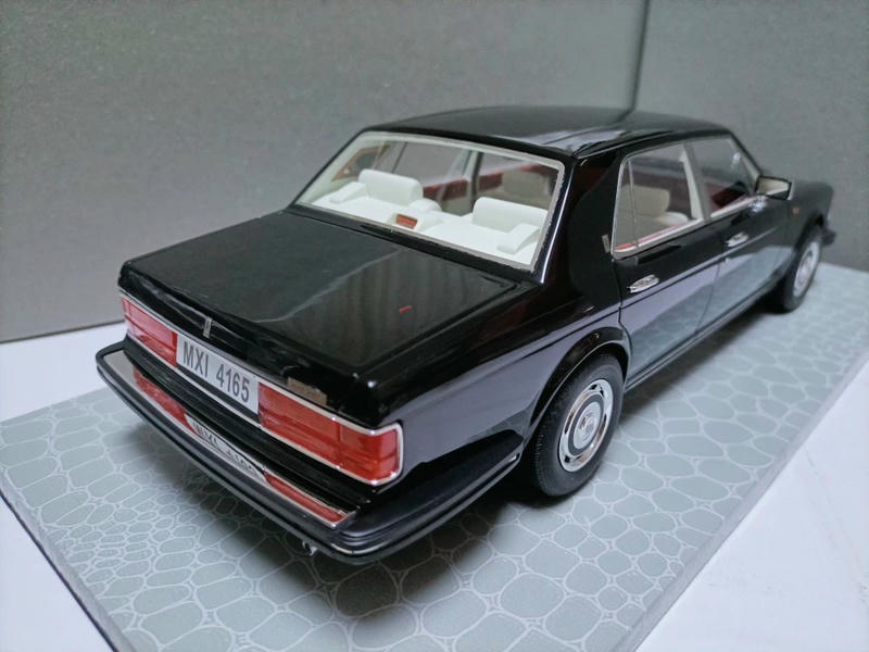 AMC 1:18 Rolls-Royce Silver Spirit Resin Model
