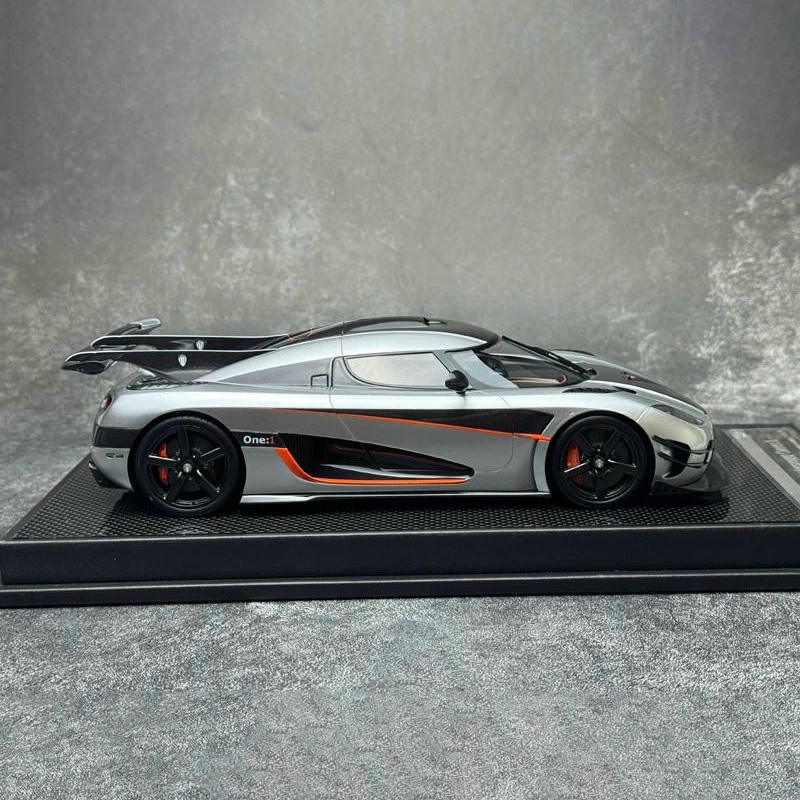 VMB 1:18 Koenigsegg ONE:1 Resin Model – White / Silver