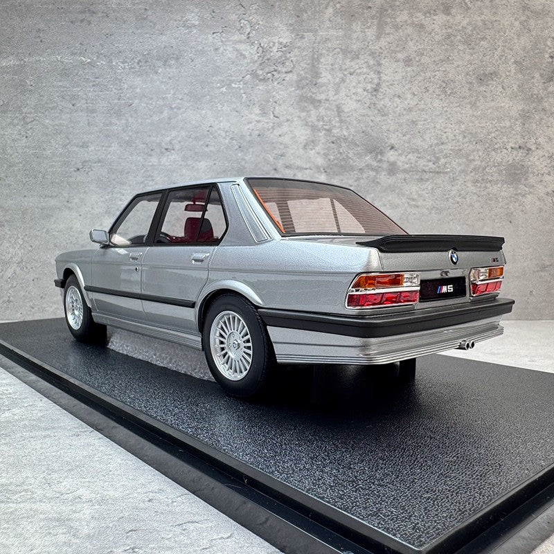 Qriginal 1:18 BMW M5 Resin Collectible Model Car – YX car model